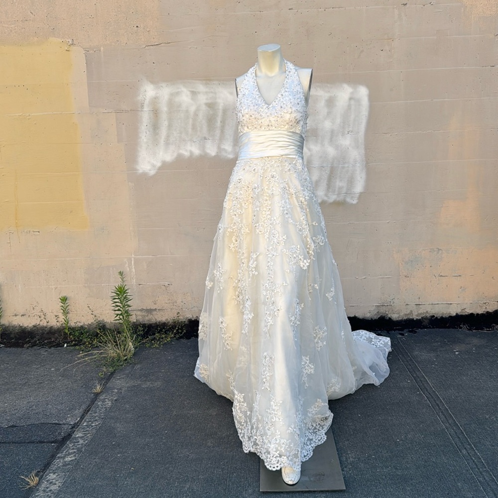 New with Tag Simply Bridal Wedding Gown with Train Size 2